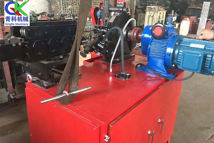 該機體積小、結構緊湊、效率高、操作維護簡單，適用于施工現場和工廠集中生產使用