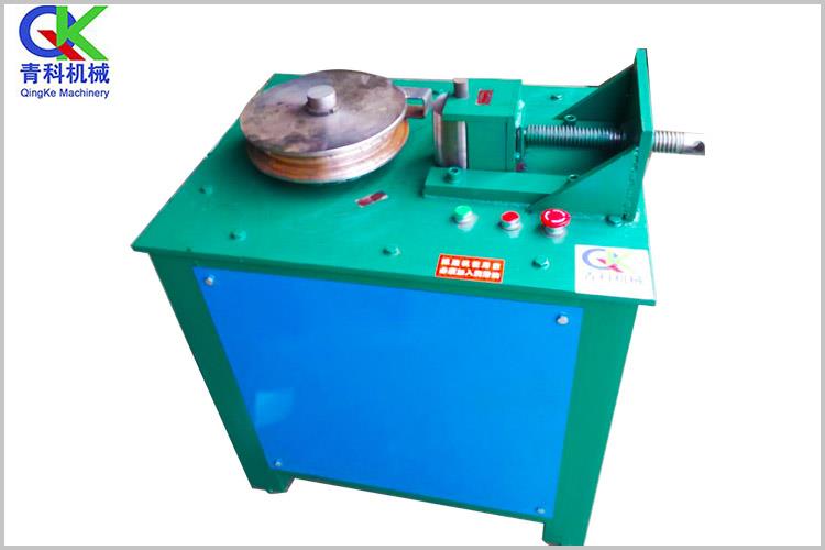 電動液壓彎管機除了具備彎管功能外，解體后還能將油缸作為液壓千斤頂使用